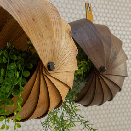 Hanging plant pot