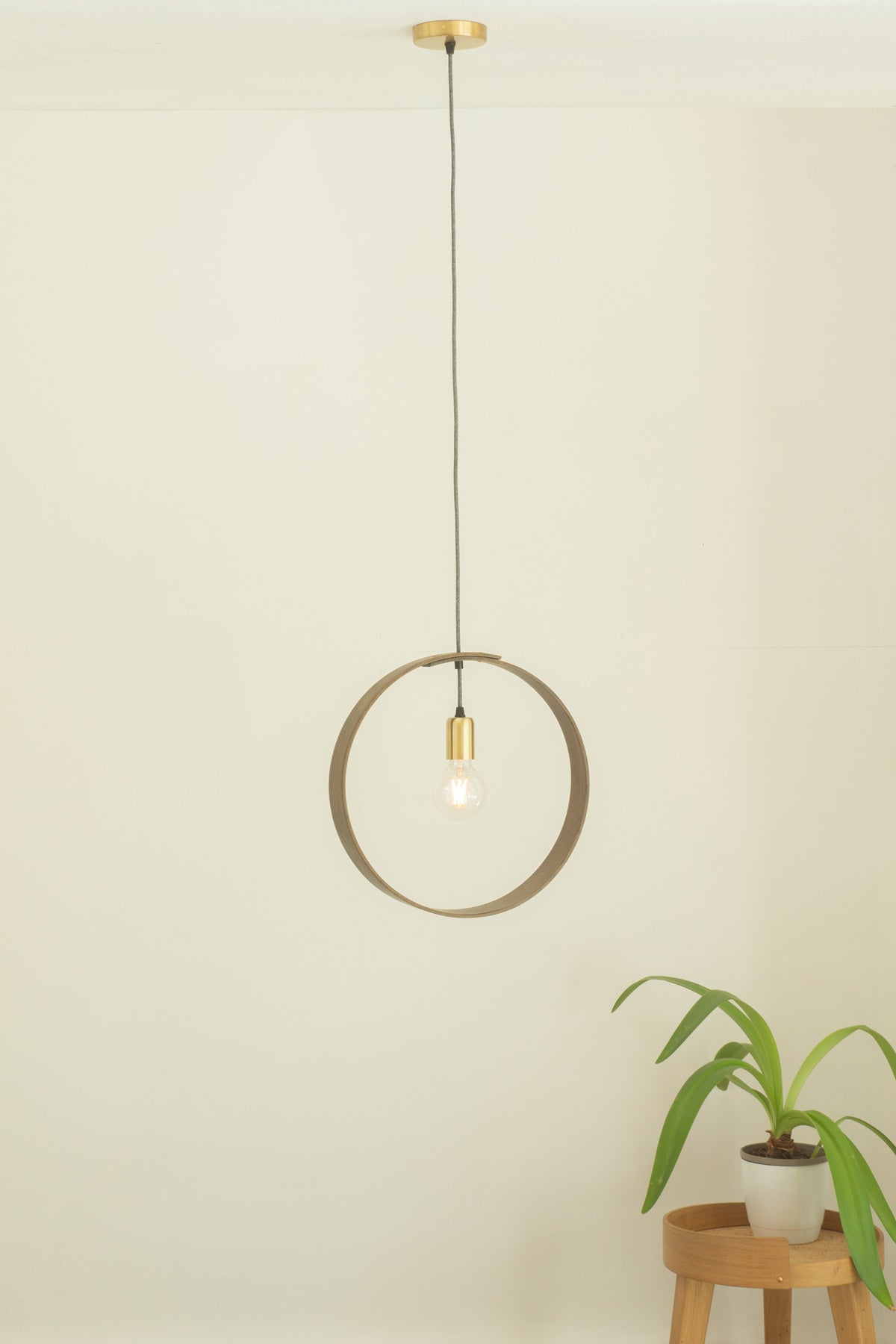 Wood pendant light. LayerTree.