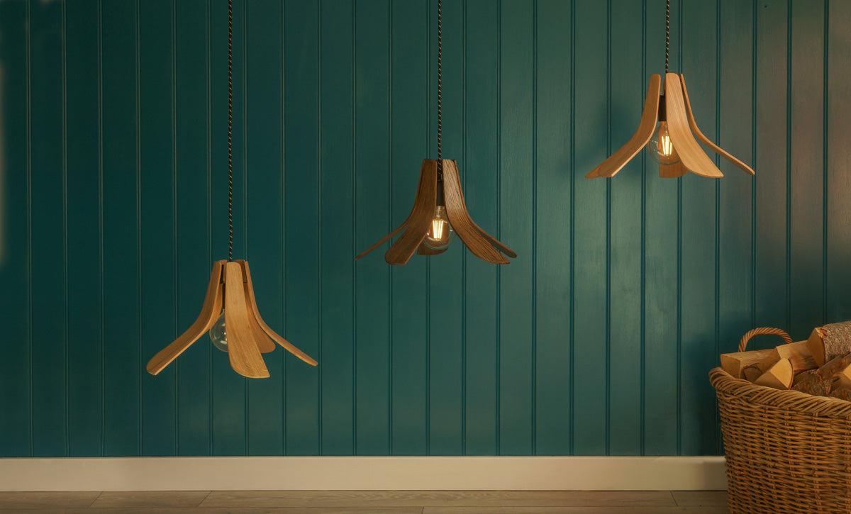 Wood ceiling light. LayerTree.