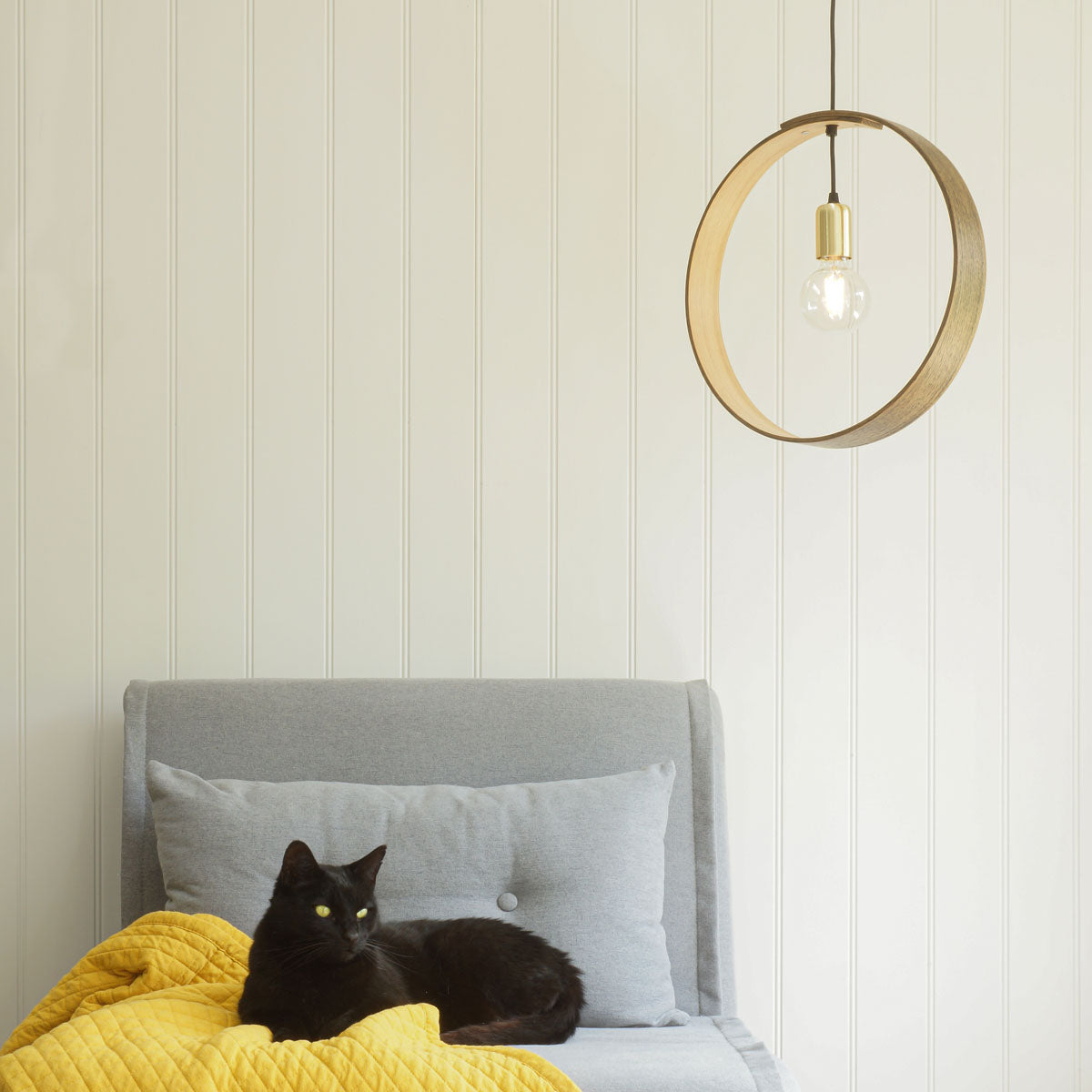 Wood ceiling light. LayerTree.