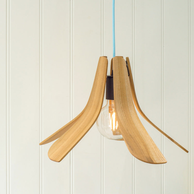 Wood ceiling light. LayerTree.